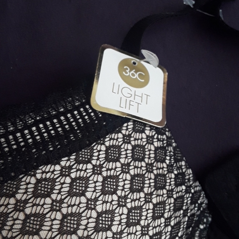 Bras - Picture 3 of 8